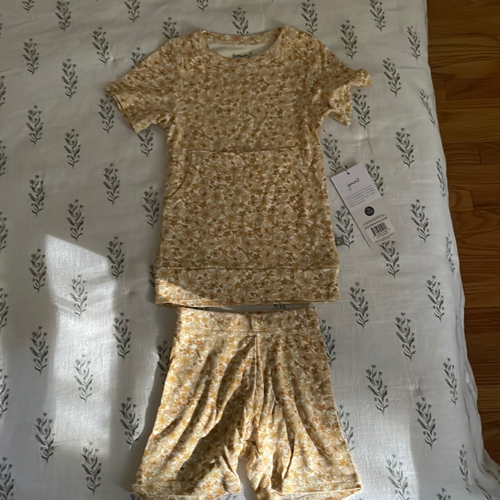 goumi kids t shirt and shorts 3t tags on
